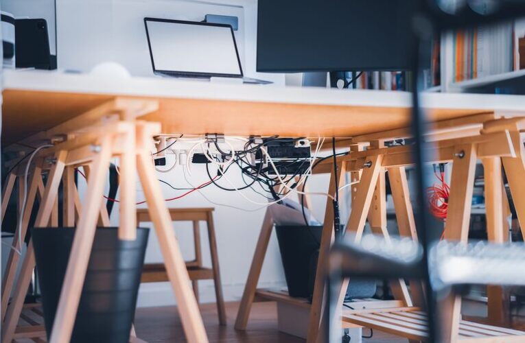 How to Organize Cables and Chargers Neatly: Easy Tips and Tricks